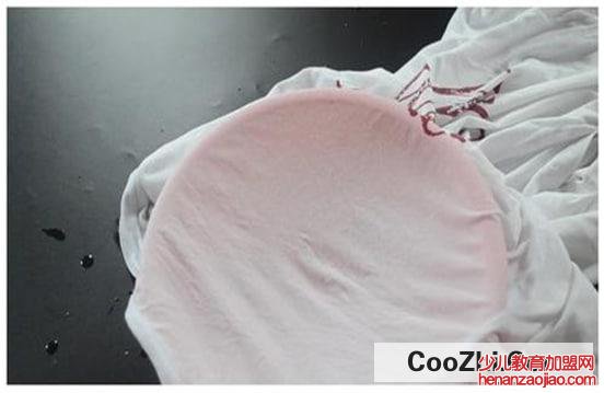 衣服上的油渍该怎么洗掉