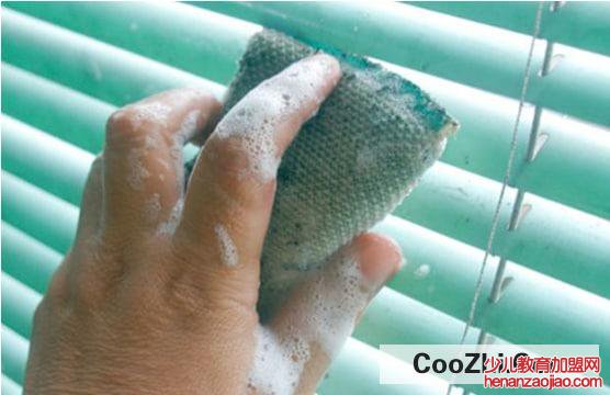 电动百叶窗的清洗小窍门