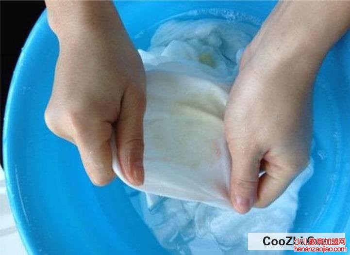 白色衣服的洗涤方法