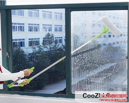 轻松省事擦玻璃小窍门