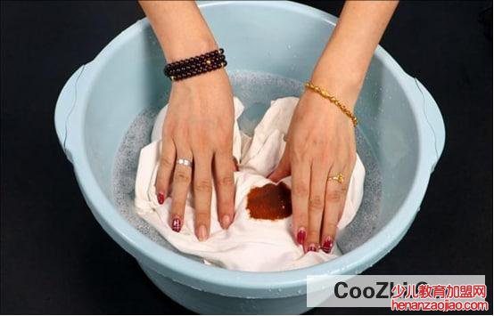 白色衣物如何洗涤