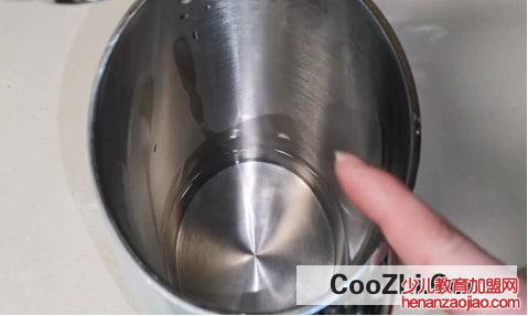 如何能有效地去掉水杯等容器里的水垢