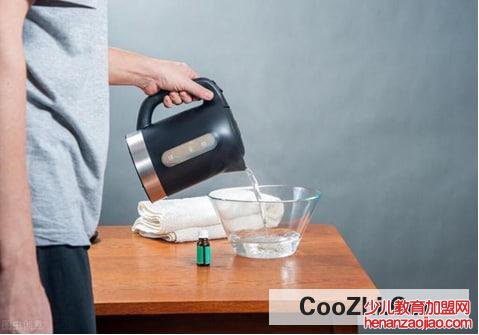 如何能有效地去掉水杯等容器里的水垢