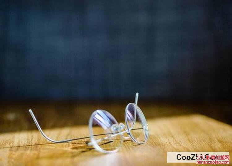 识别劣质眼镜的窍门