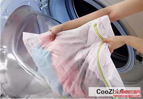 羽绒服是手洗好还是洗衣机洗好