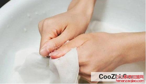 泡沫胶用什么能洗掉