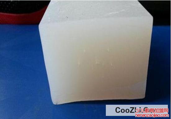 白色硅胶变黄怎么处理