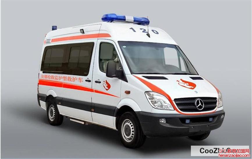 120救护车上配备哪些人员