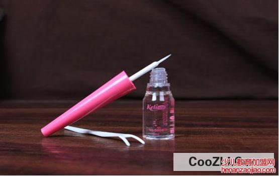 眼睫毛胶水怎么弄掉