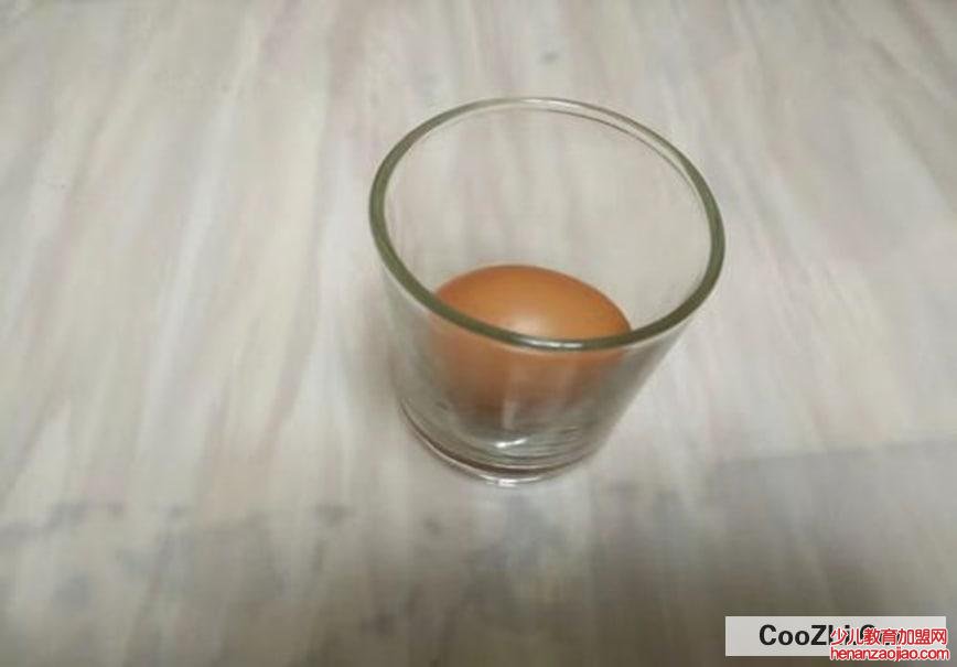 鸡蛋飘在水上还能吃吗