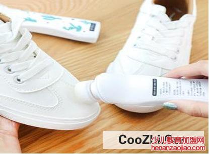 鞋子边上黄了怎么洗白较好