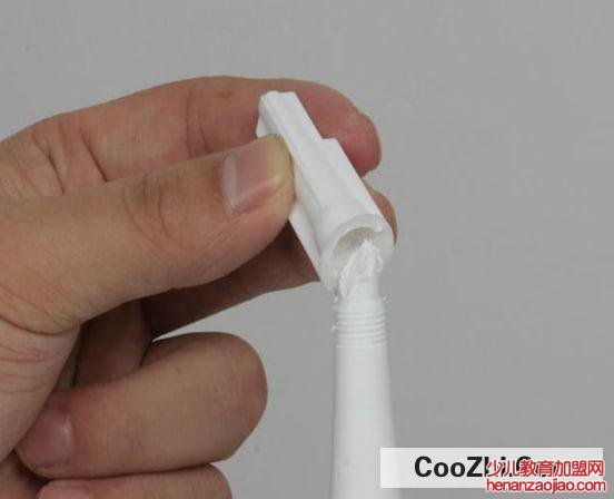 怎样拆卸玻璃胶粘的玻璃