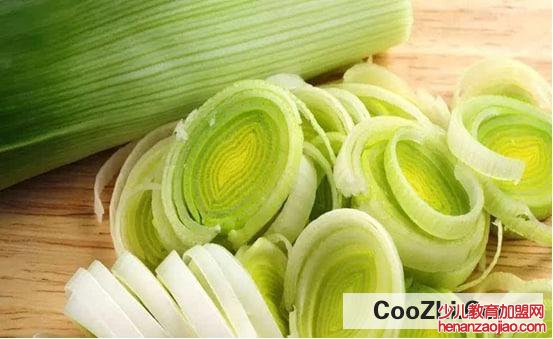 为什么切葱时旁边放一碗水就不会辣眼睛