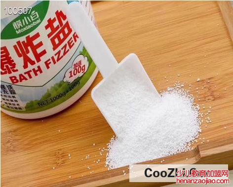 怎么利用爆炸盐洗鞋子