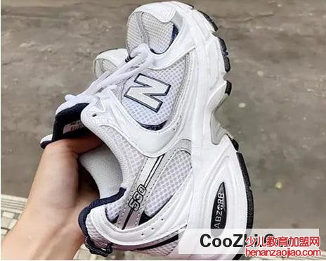 怎么利用爆炸盐洗鞋子