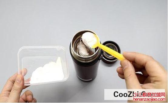 怎么清洗水杯里的茶渍