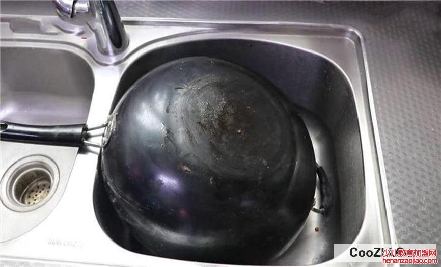 不沾锅底黑垢要怎么处理