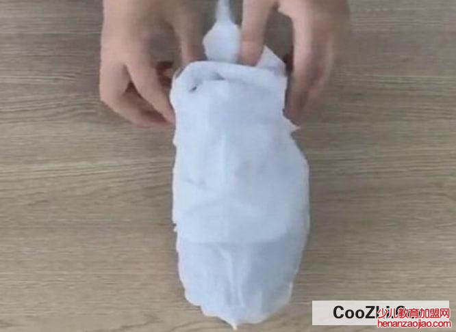 白鞋洗后晾干发黄该怎么办