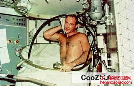 航天员在太空怎么洗澡