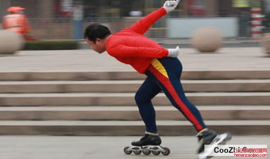 轮滑怎么玩