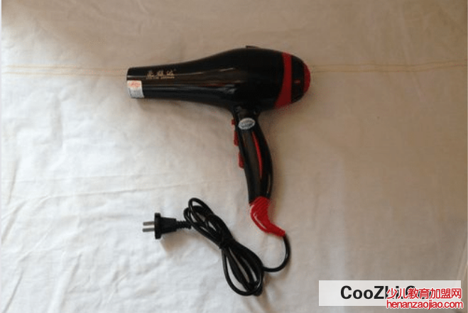 吹风机漏电是什么原因