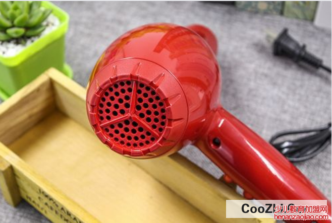 吹风机漏电是什么原因