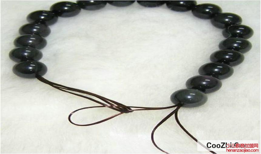 手链打结了如何解开