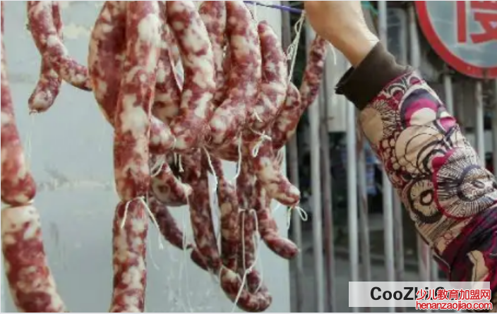 晒腊肠时需要用针扎孔吗