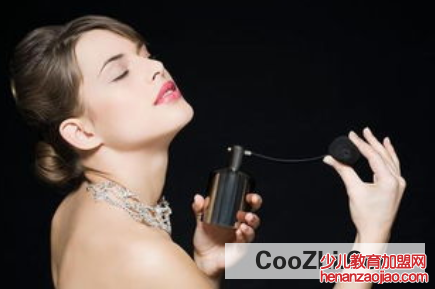 如何正确使用香水
