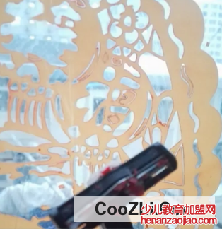 如何去除旧窗花