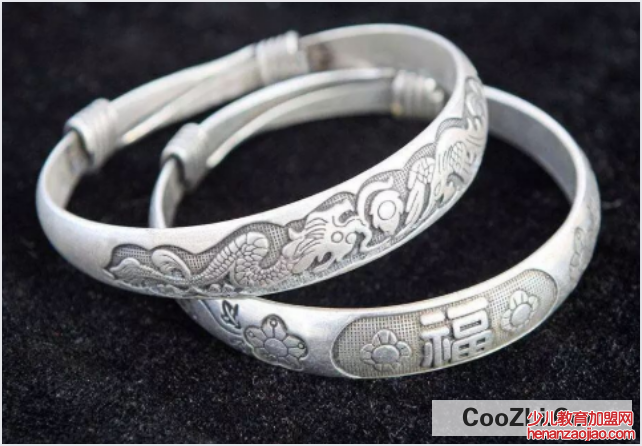 佩戴银手镯的好处有哪些