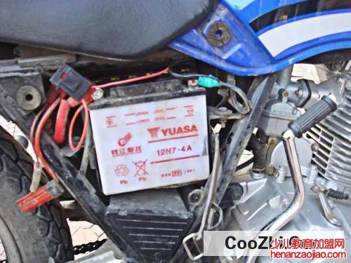 摩托车电池不存电如何修复