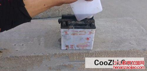 摩托车电池不存电如何修复