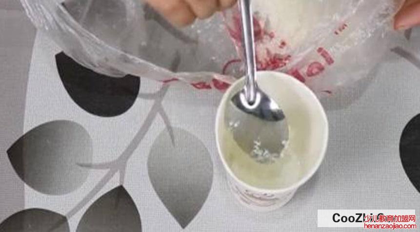 如何制作好用的泡泡水