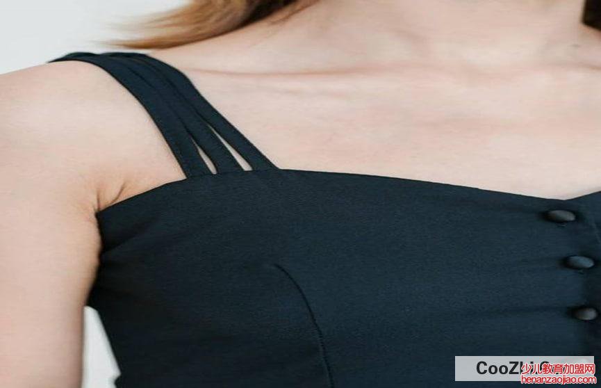 穿吊带裙有副乳怎么办