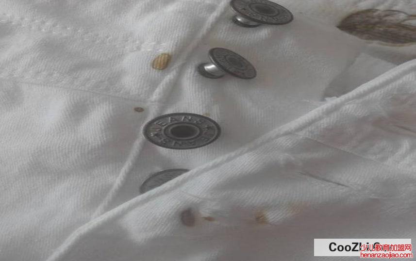 怎么去除衣服上的铁锈