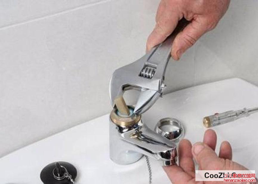 厨房水龙头漏水维修