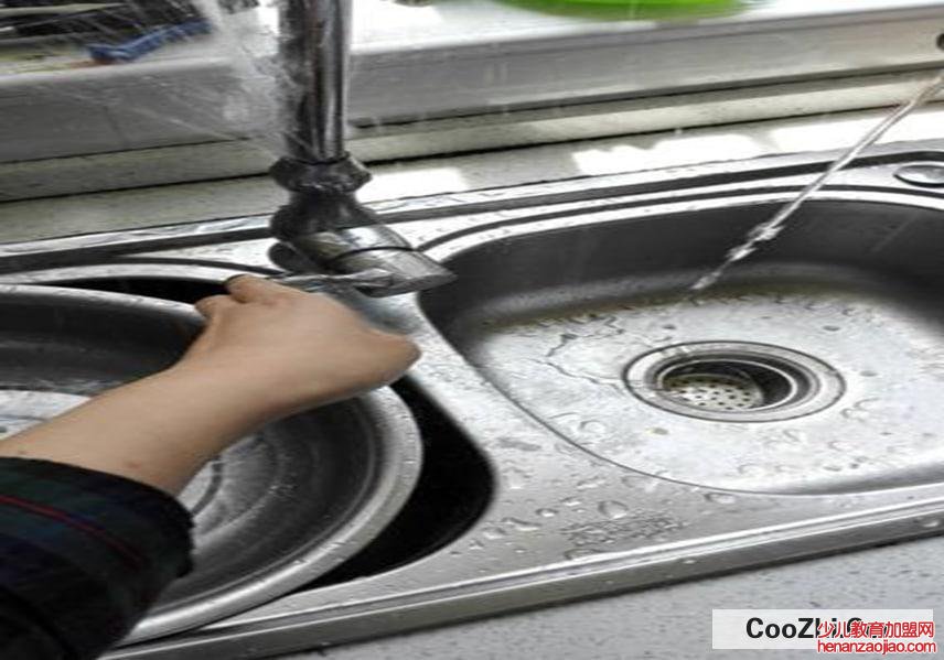 厨房水龙头漏水维修