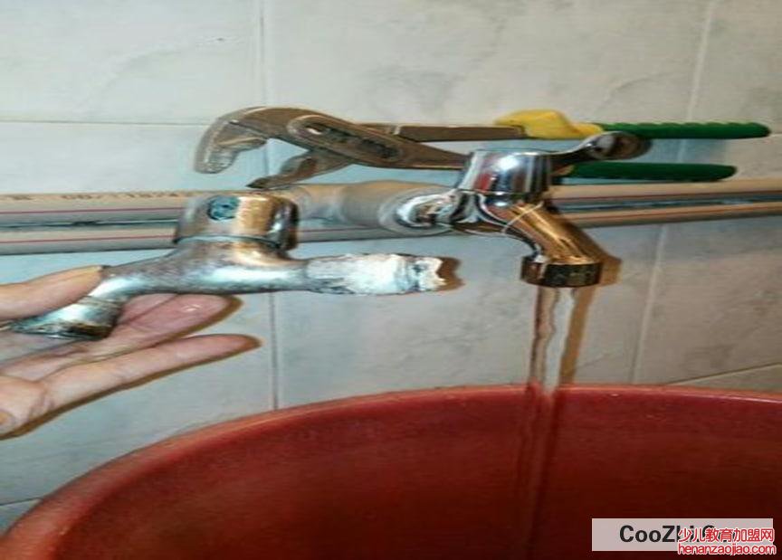 厨房水龙头漏水维修