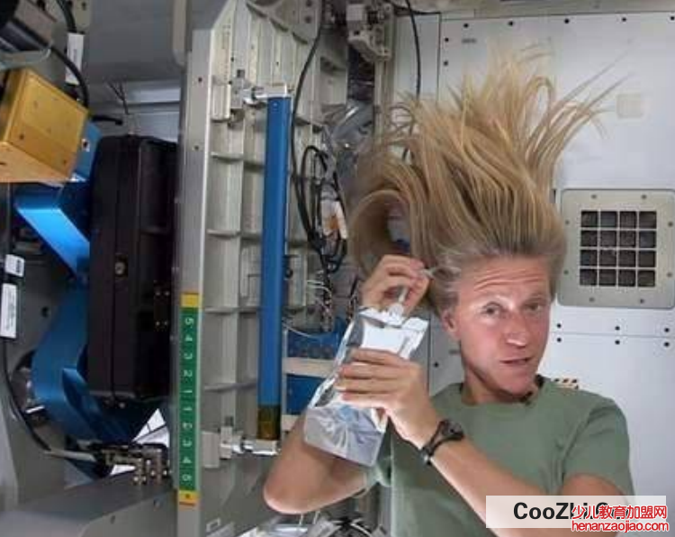 王亚平在太空怎么洗澡