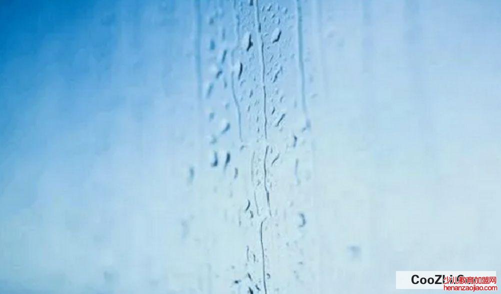 冬天窗户玻璃有水蒸气怎么办