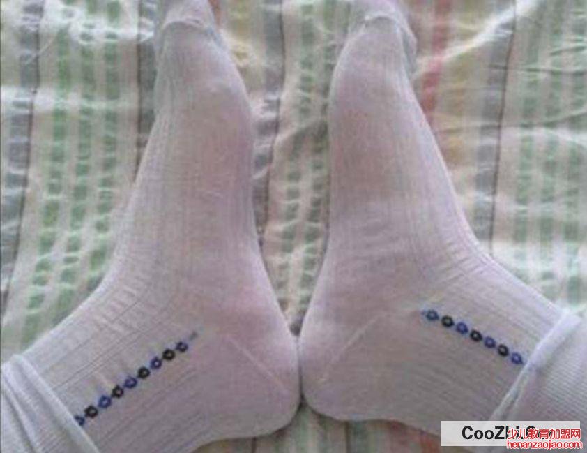 白袜子变黄怎么洗干净小妙招