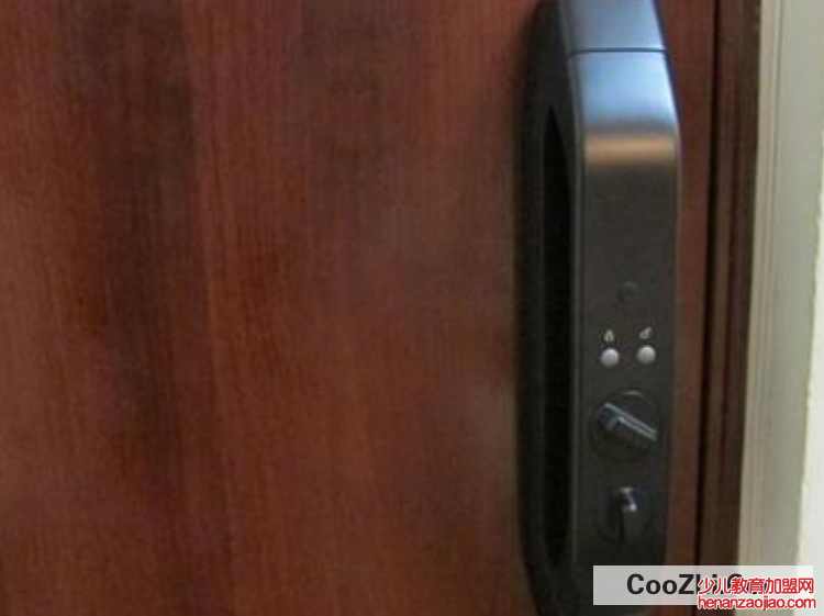 自如门锁破解方法