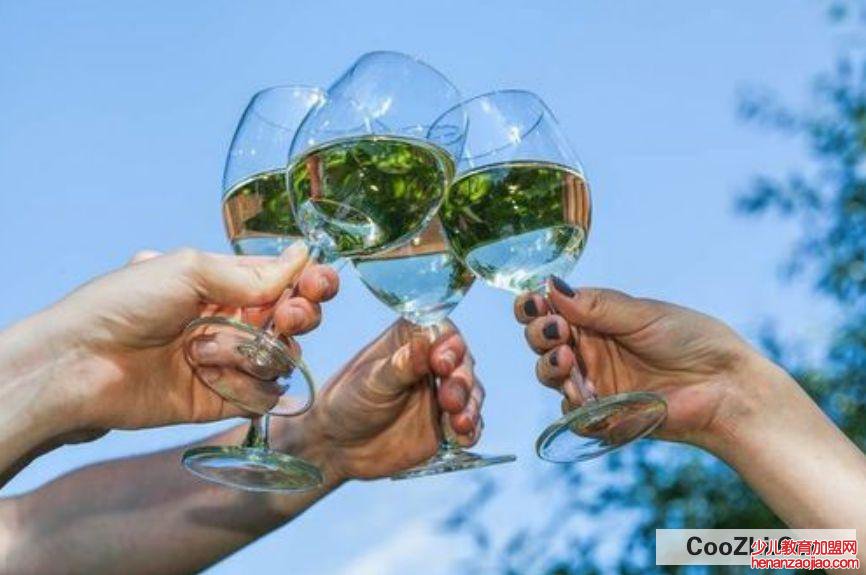 陪客人喝酒如何说话