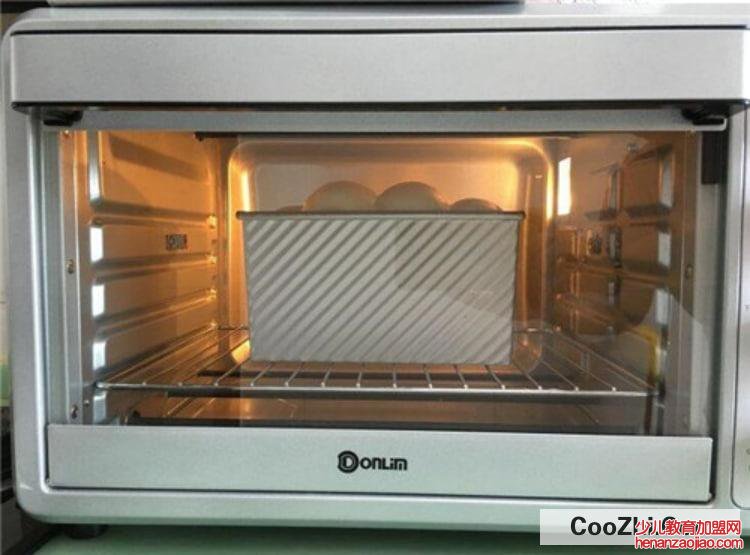 烤箱顶部的黑色污渍怎么处理