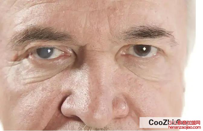 经常玩手机有什么危害