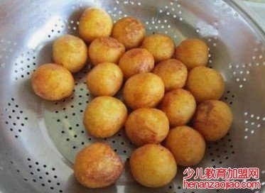 炸丸子的时候怎么判断丸子熟了？