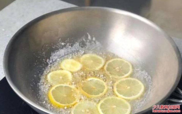 锅被烧糊后留下来的污垢有哪些方法可以快速去除？