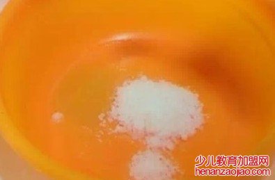 衣服上干掉的油渍用什么方法可以去除？