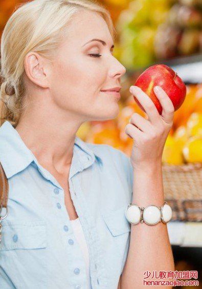 有哪些方法可以辨别苹果好不好吃？